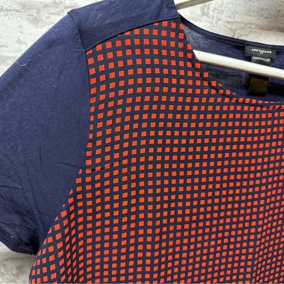 ANN Taylor short sleeve blouse women’s a size large red and blue checkered - Picture 5 of 5
